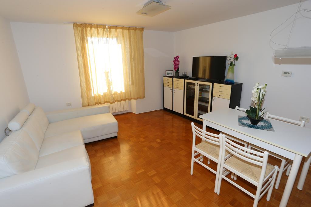 Allure Apartments ไพราน ภายนอก รูปภาพ